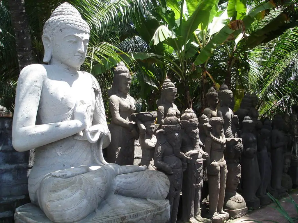 religious-statues-in-bali