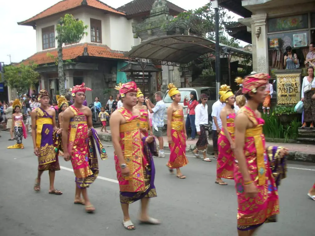 traditional clothing balinese men